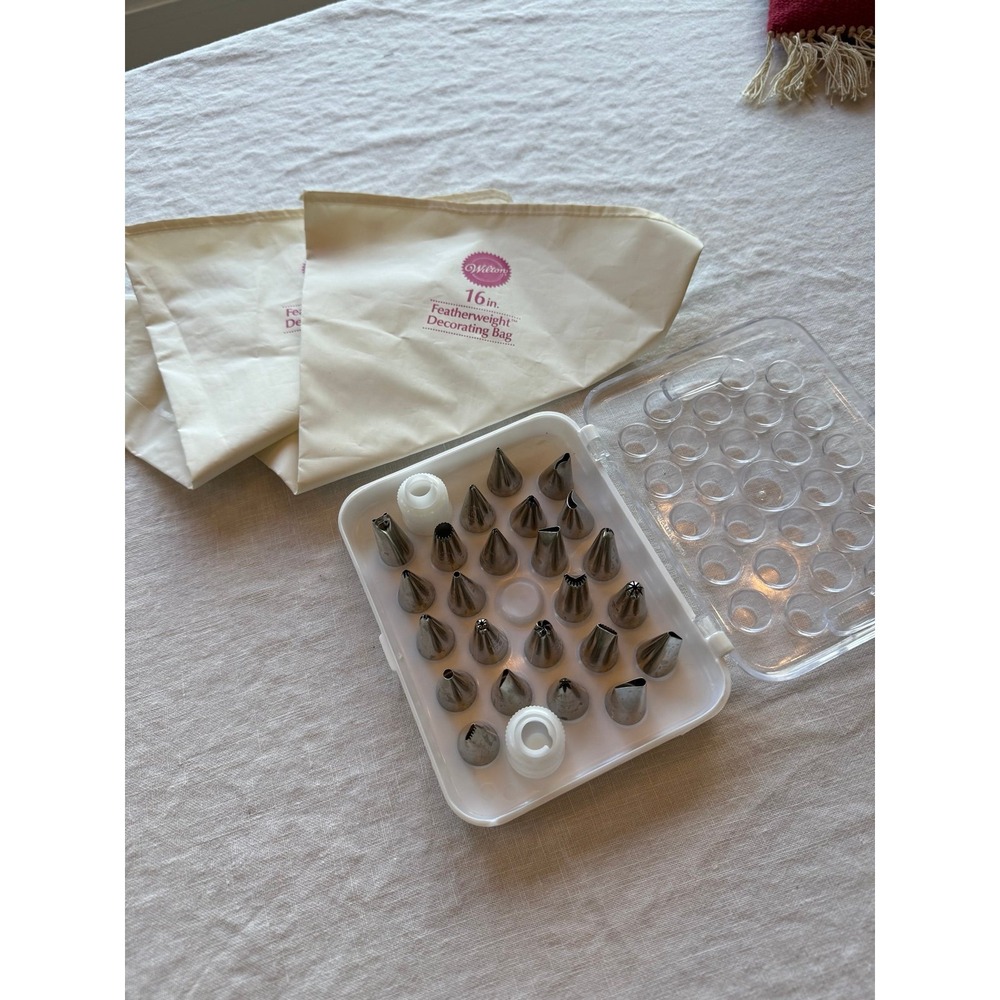 Wilton cake decorating tips plus decorating bags (2)